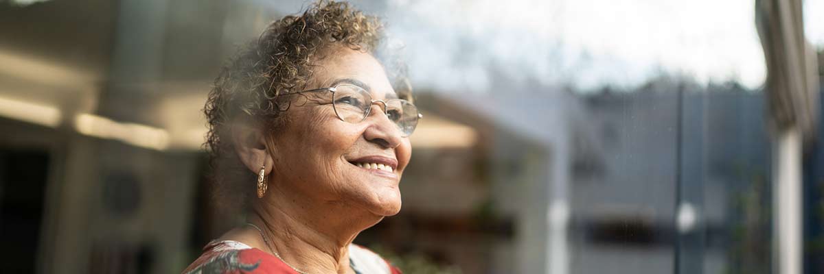 header-senior-woman-assisted-living
